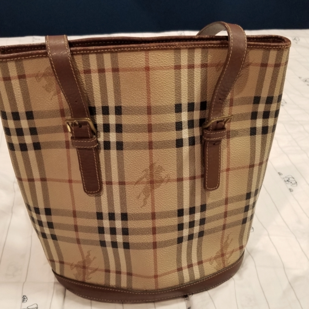 Burberry bucket bag